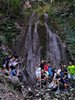 1-010 fotogruppo alla cascata